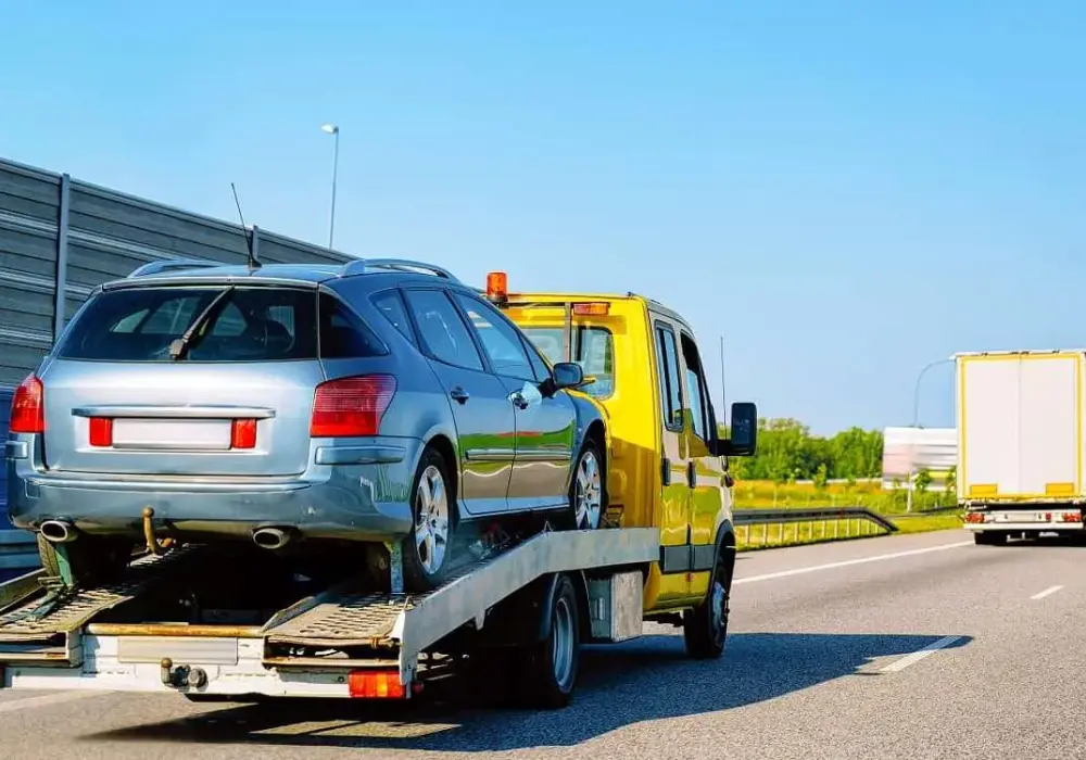 Ile kosztuje holowanie samochodu na parking policyjny? Sprawdź ceny!