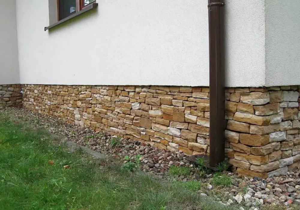Cokół elewacyjny z płytek - ile kosztuje montaż?