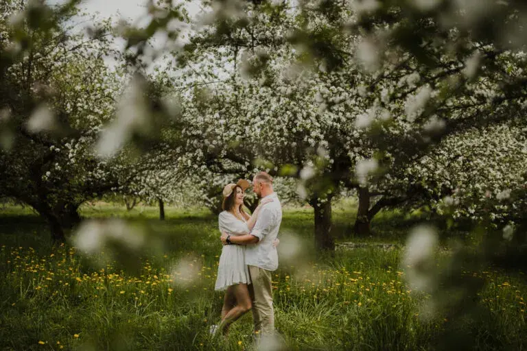 Ile zarabia fotograf ślubny? Odkryj prawdziwe stawki w Polsce