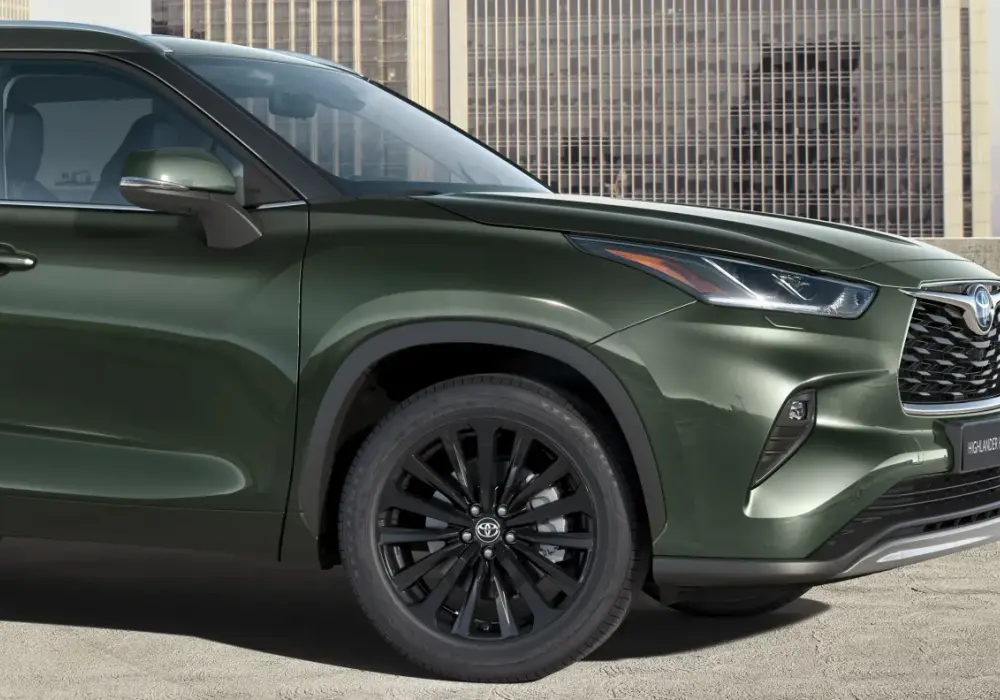 Toyota Highlander - Polska hybryda czy wersja z USA? Sprawdź różnice