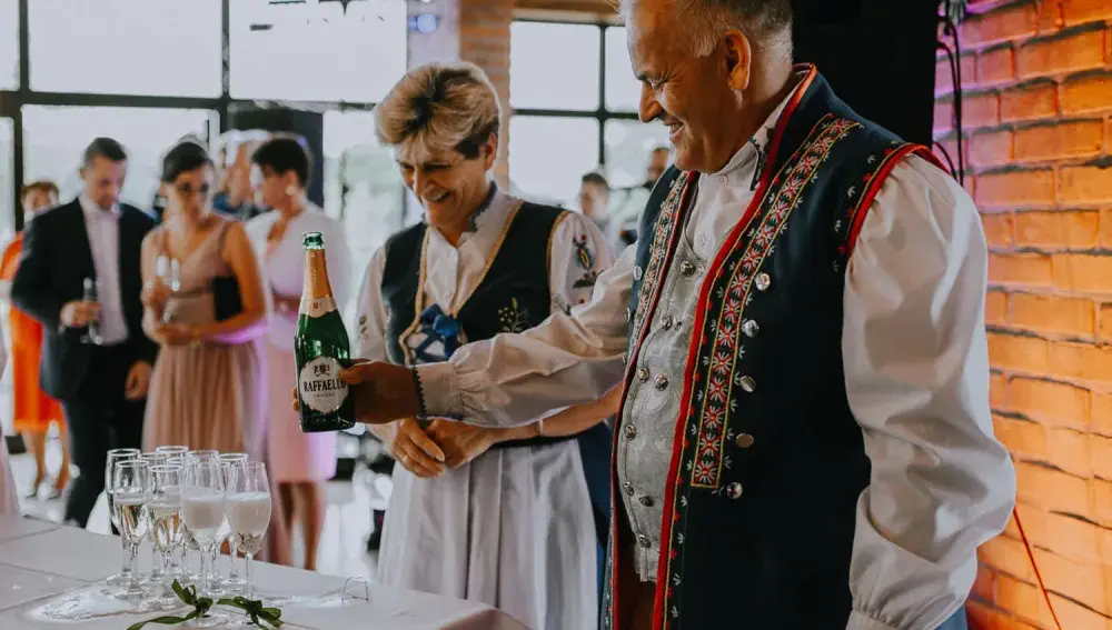 Ile daje się na wesele znajomym? Oto, co warto wiedzieć przed wyborem