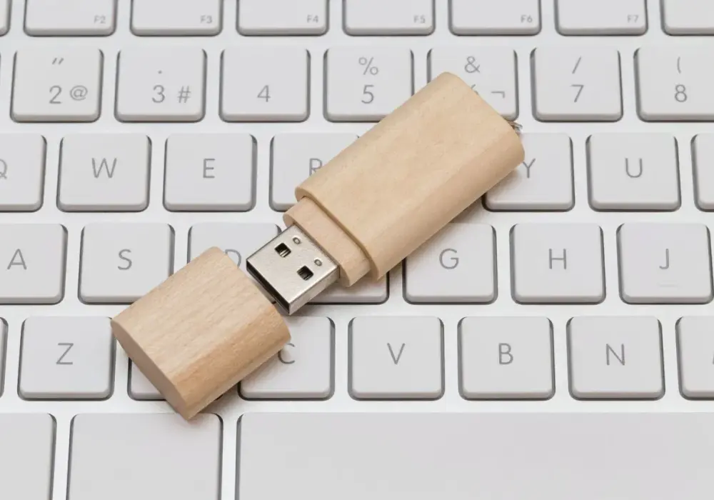 Jak zapisać plik na pendrive? Krok po kroku i bez błędów