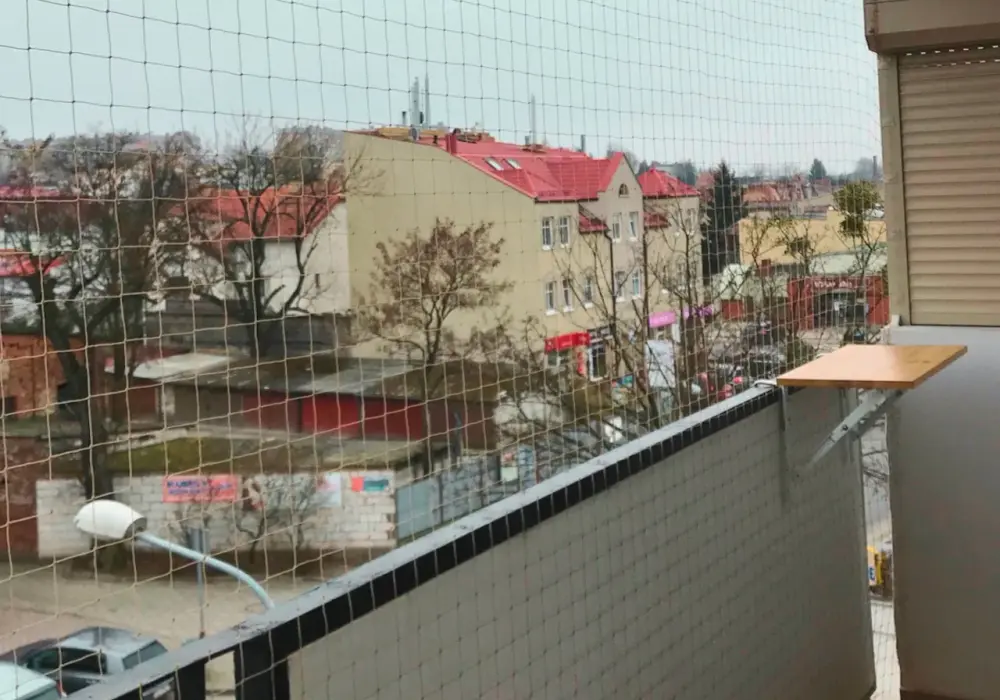 Jak zabezpieczyć dół balkonu przed wypadkami i niechcianymi ptakami