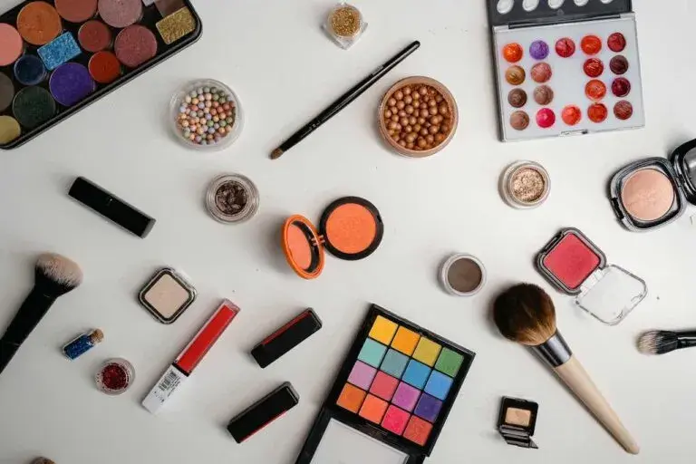 Co jest potrzebne do makijażu: 10 niezbędnych produktów