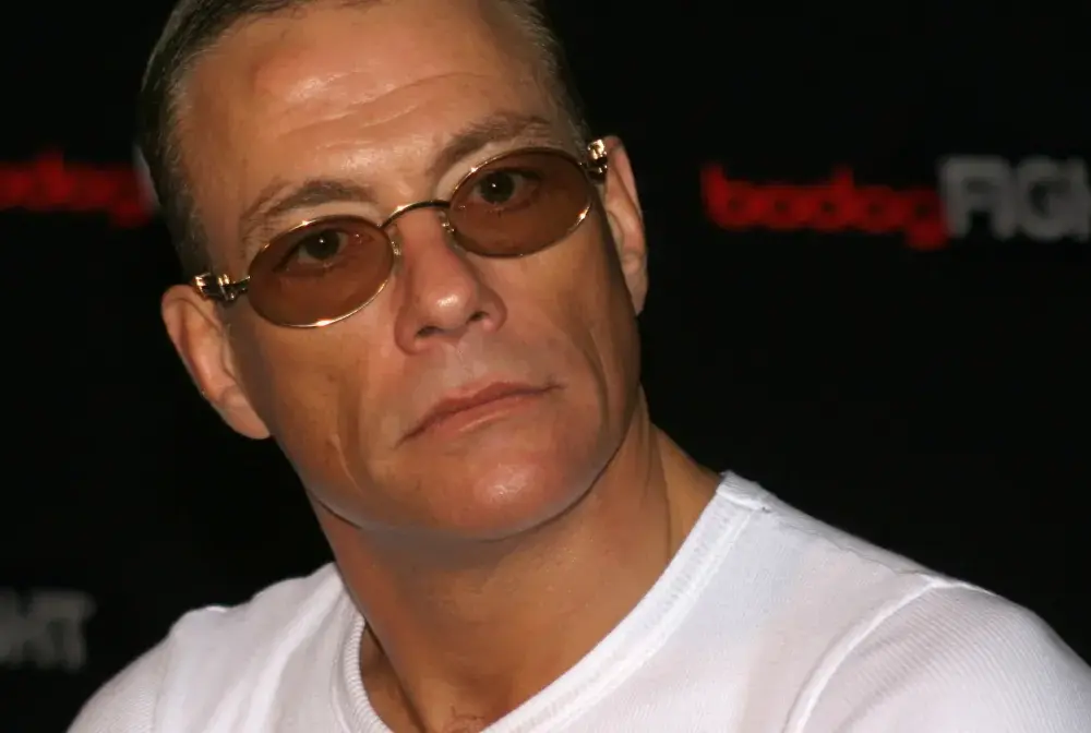 Jean-Claude Van Damme nie żyje? Prawda o plotkach i faktach!