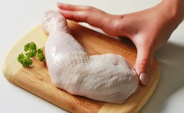 Ile kcal ma pałka z kurczaka? Zaskakujące różnice w kaloriach!