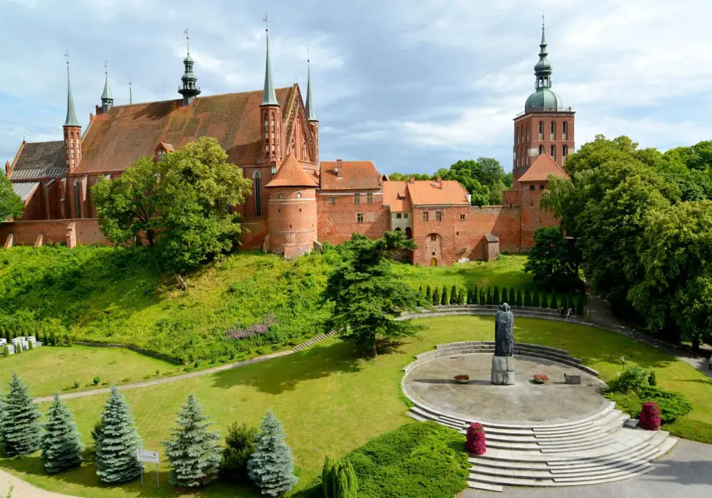 Frombork - Jak zwiedzać Wzgórze Katedralne i Muzeum Kopernika?
