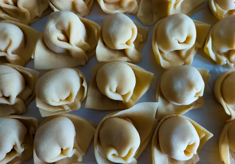 Tortellini: Odkryj przepis, historię i sekrety włoskich pierożków