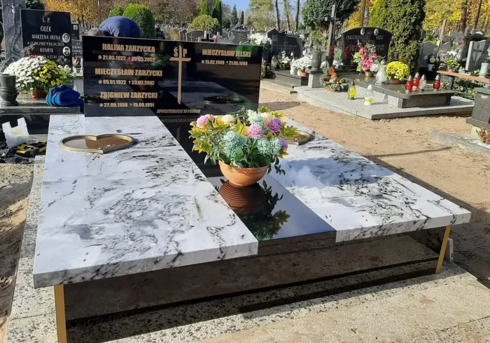 Ile kosztuje płyta nagrobna? Czynniki, ceny, jak nie przepłacić