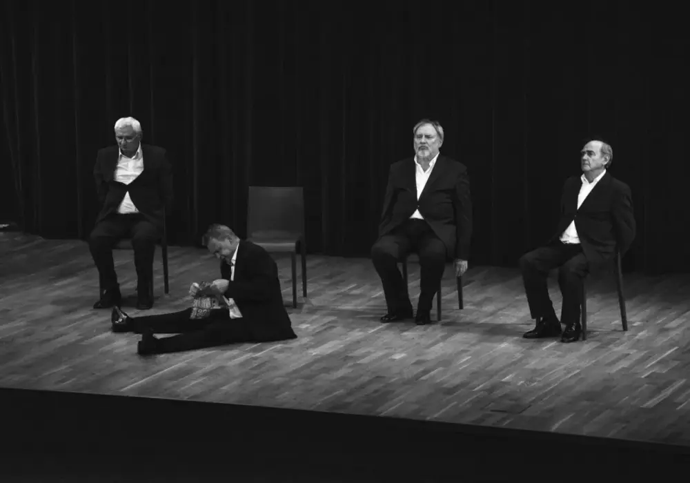 Teatralny kwartet - dlaczego 4 osoby to idealna obsada?