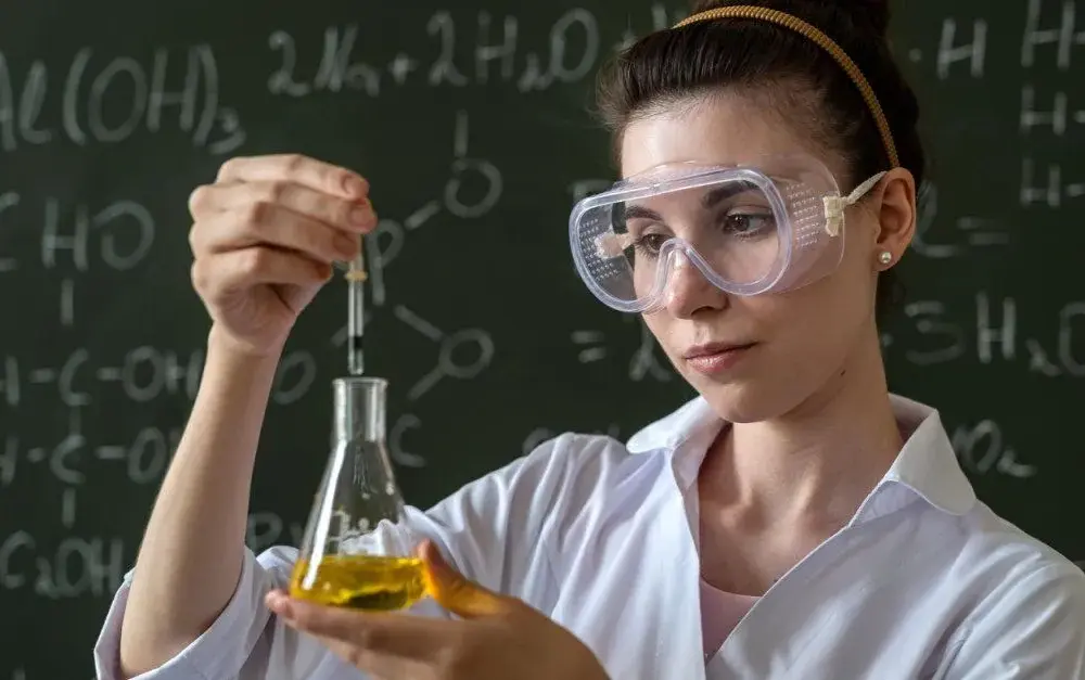 Co można mieć na maturze z chemii, aby uniknąć stresu i błędów?