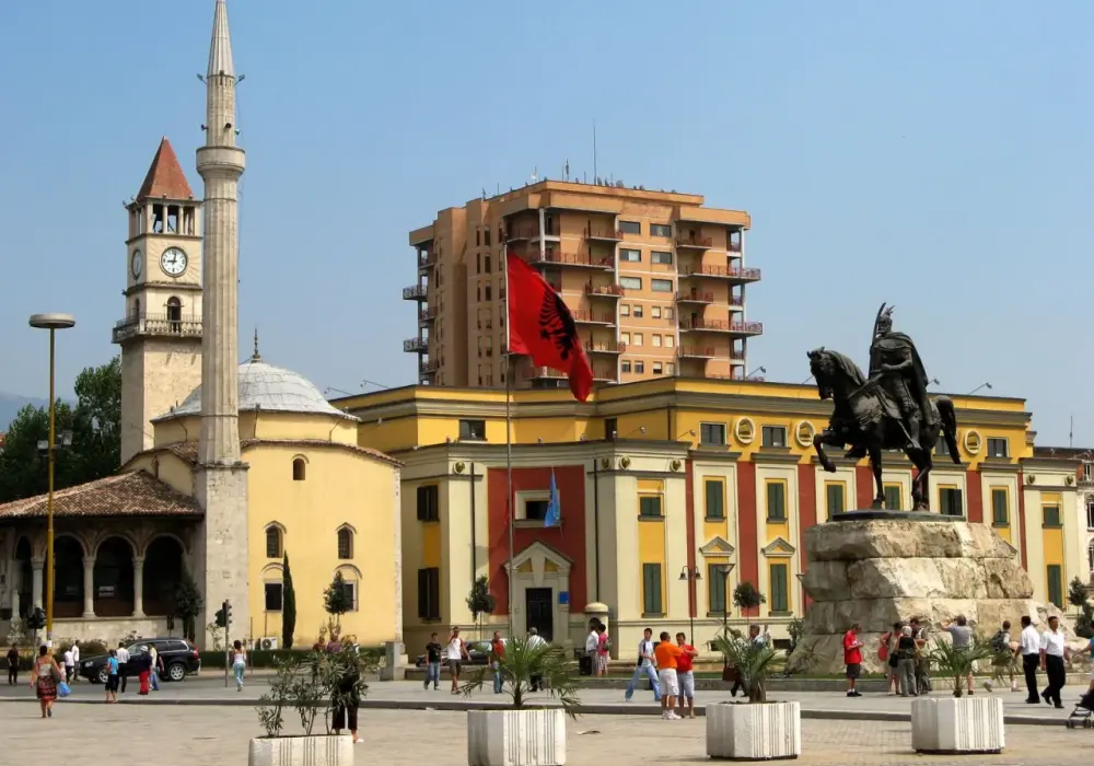 Lot Gdańsk-Albania: Ile trwa? Sprawdź czas podróży!