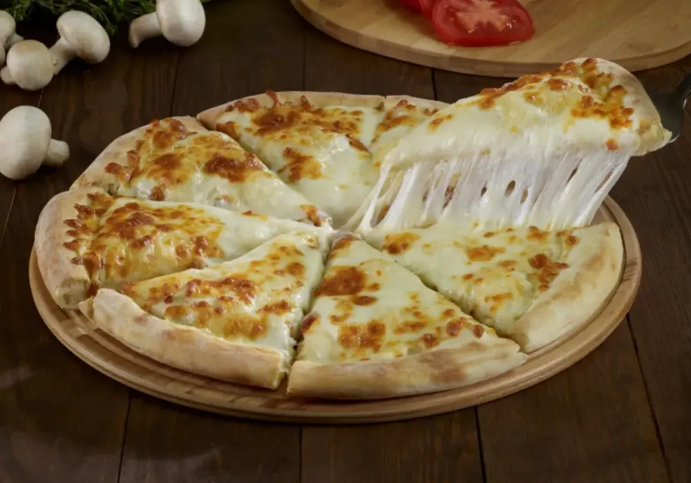 Jaka mozzarella do pizzy? Wybierz idealny ser krok po kroku