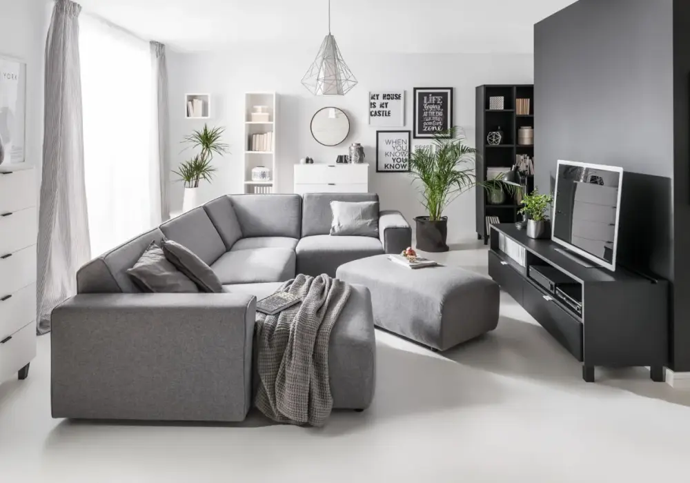 Jak urządzić salon w szarościach, by uniknąć zimnej atmosfery?