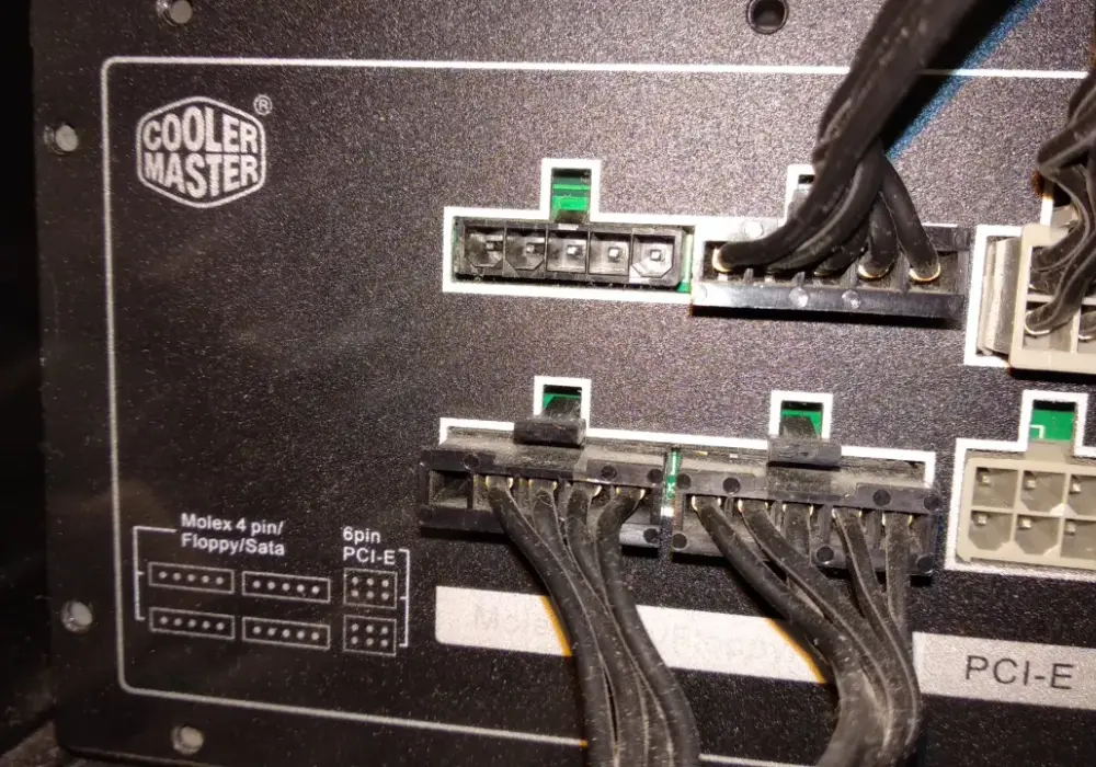 Złącze 6-pin PCIe: Jak zasilać kartę graficzną i uniknąć awarii?