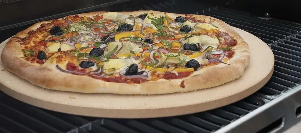 Jak wyczyścić kamień do pizzy, aby uniknąć jego uszkodzenia?