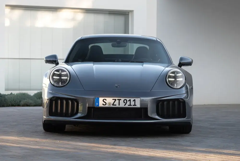 Porsche 911 Turbo S - 711 KM i napęd T-Hybrid. Sprawdź polskie ceny