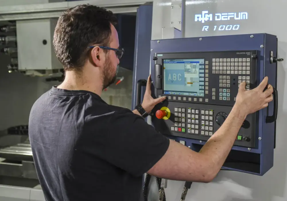 Zarobki operatora CNC - Ile naprawdę możesz zarobić?