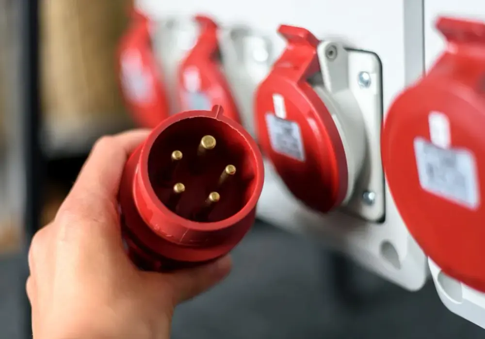Kabel 4-żyłowy do wtyczki 5-bolcowej 400V - Czy to działa?