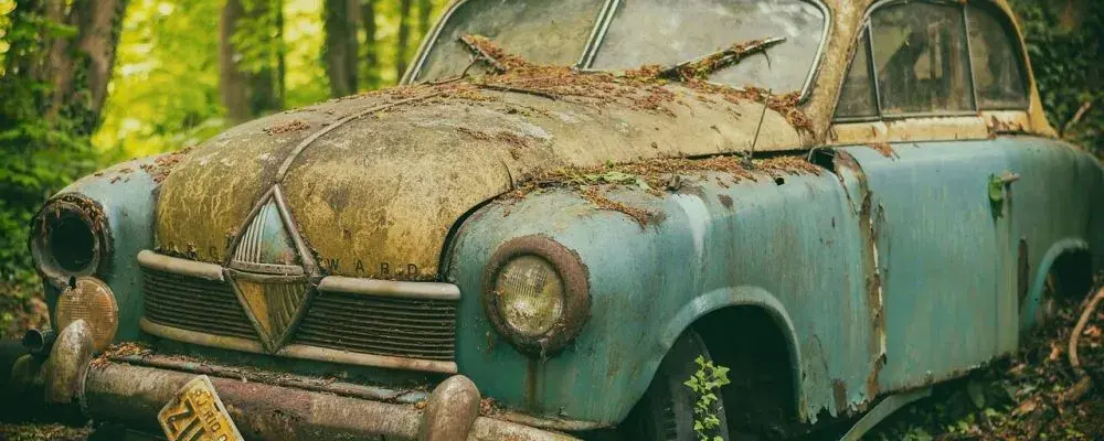 Kto dziedziczy samochód po śmierci właściciela? Sprawdź, co musisz wiedzieć