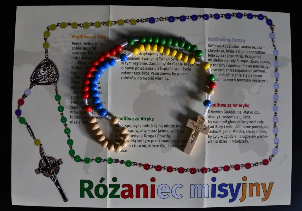 Różaniec misyjny - Co oznaczają kolory i jak się nim modlić?