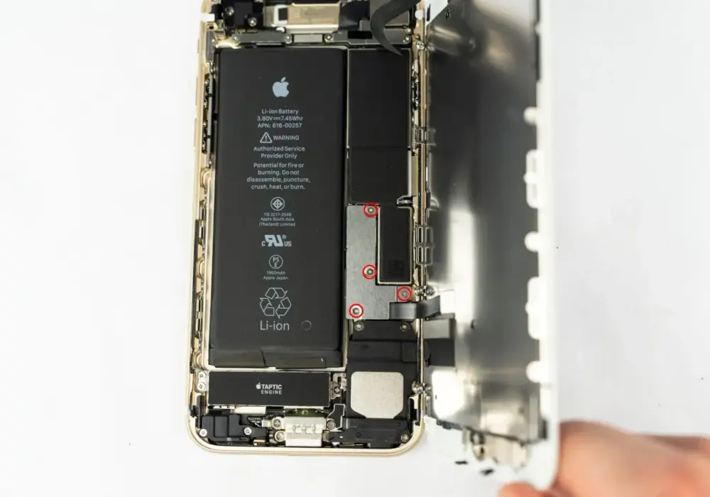 Wymiana baterii w iPhone 7 - najlepsze serwisy i ceny w Polsce