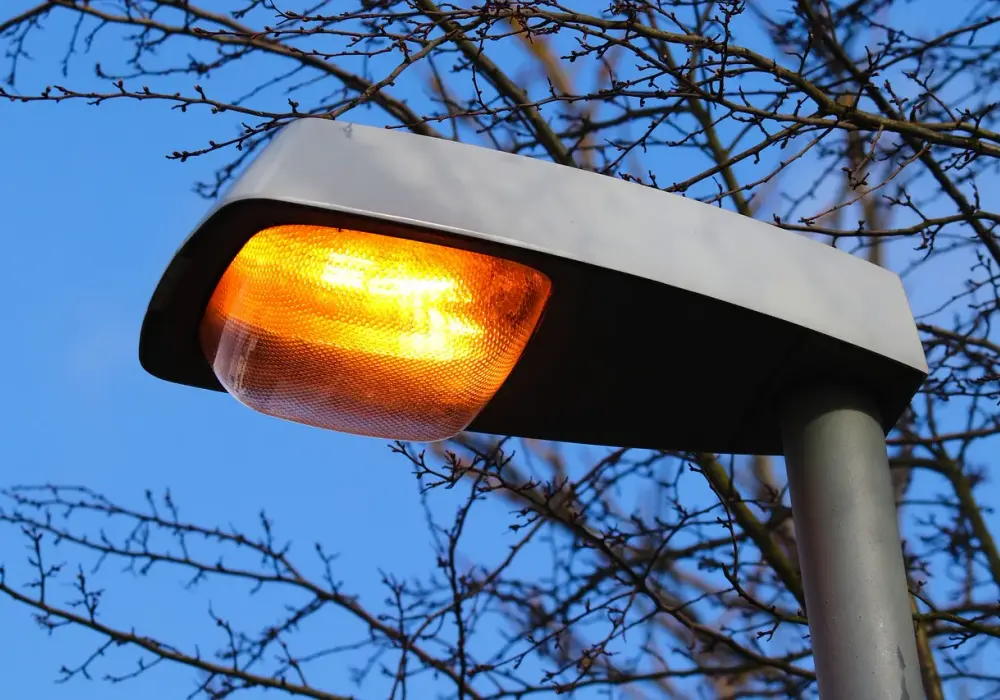 Kto odpowiada za oświetlenie na wsi? Twój przewodnik i zgłaszanie awarii