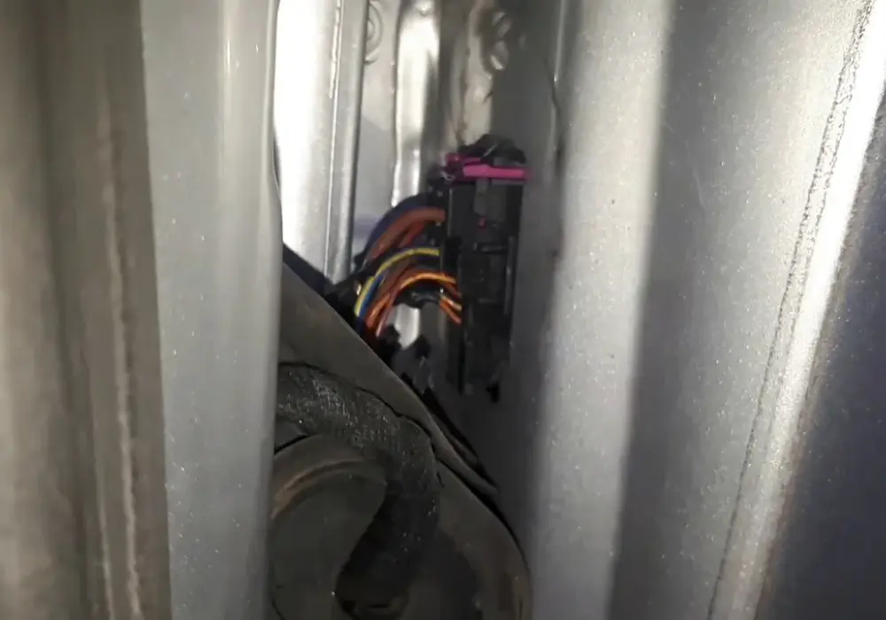 Problemy z wiązką elektryczną drzwi Audi A4 B6 i ich rozwiązania