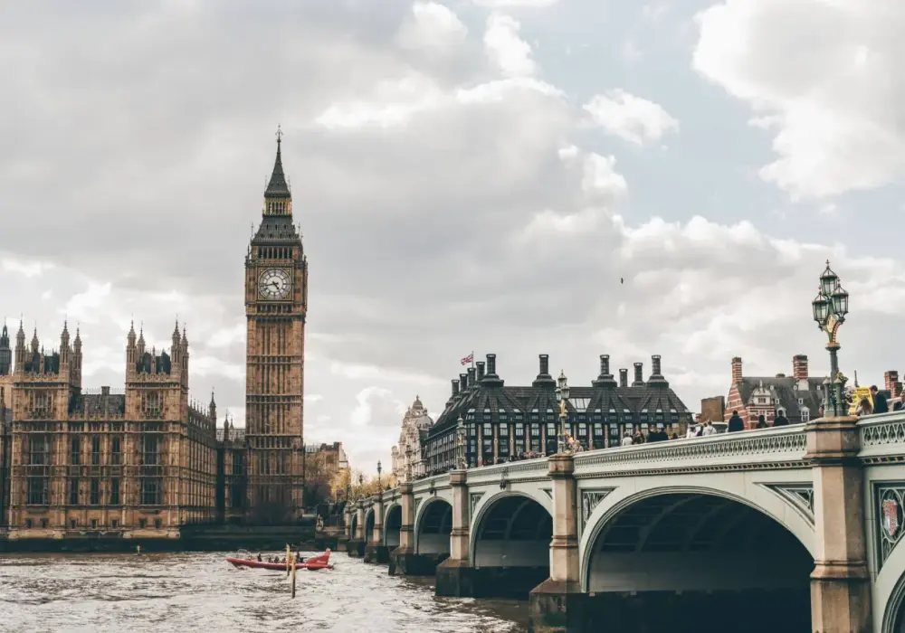 Praca w Anglii - Ile naprawdę zarobisz? Poradnik krok po kroku