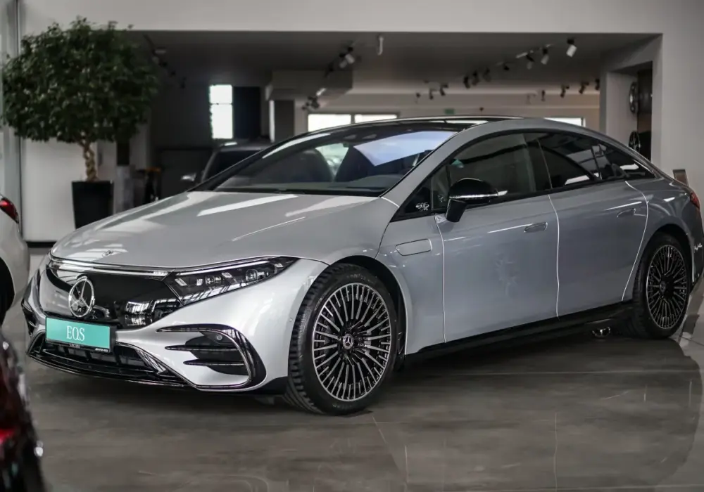 Mercedes EQE - Zasięg 688 km i luksus. Którą wersję wybrać?