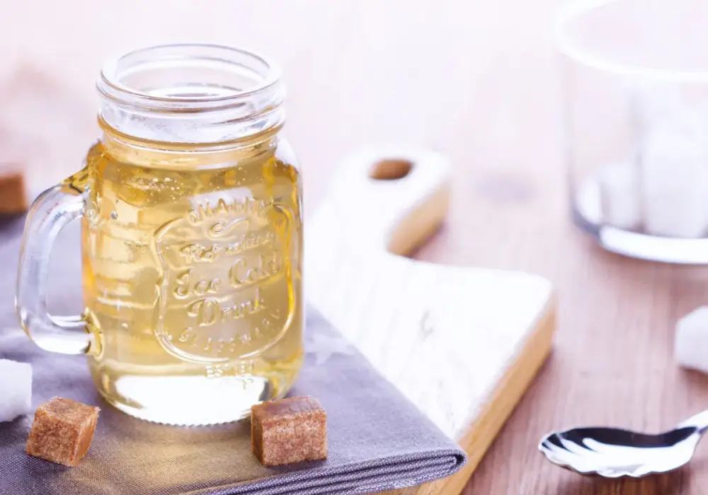Tani syrop cukrowy psuje koktajle? Odkryj prawdę i ratuj drinki!