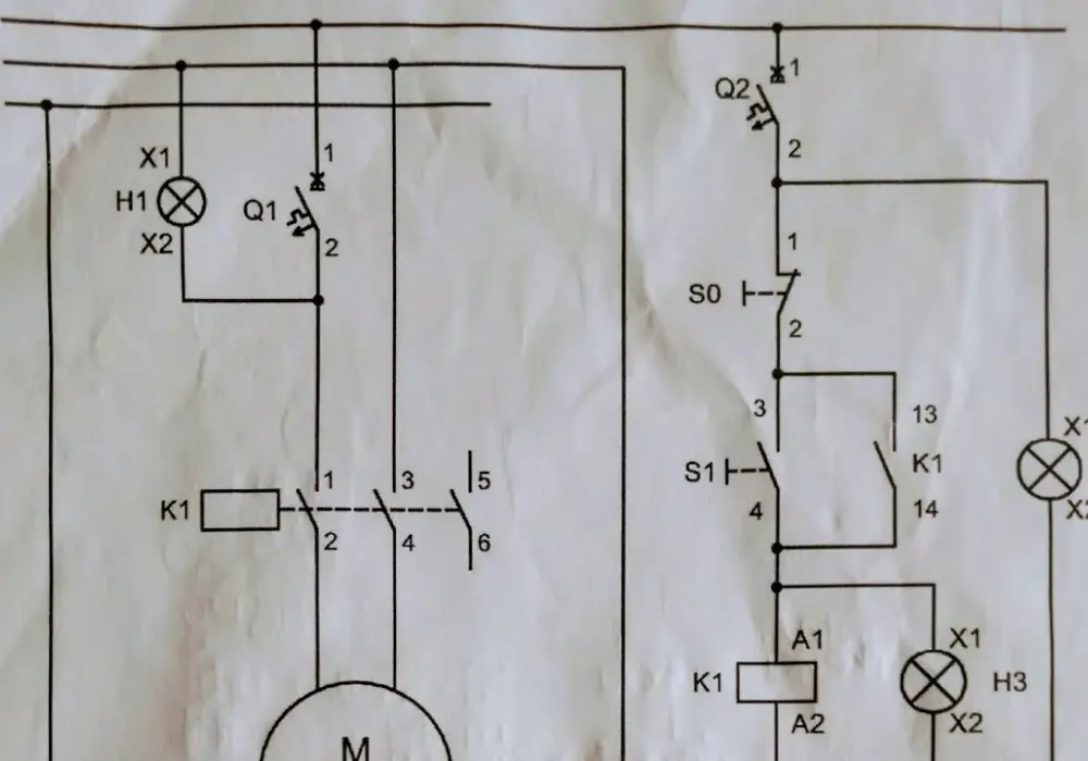 Jak prawidłowo rozpoznać symbole stycznika na schemacie elektrycznym