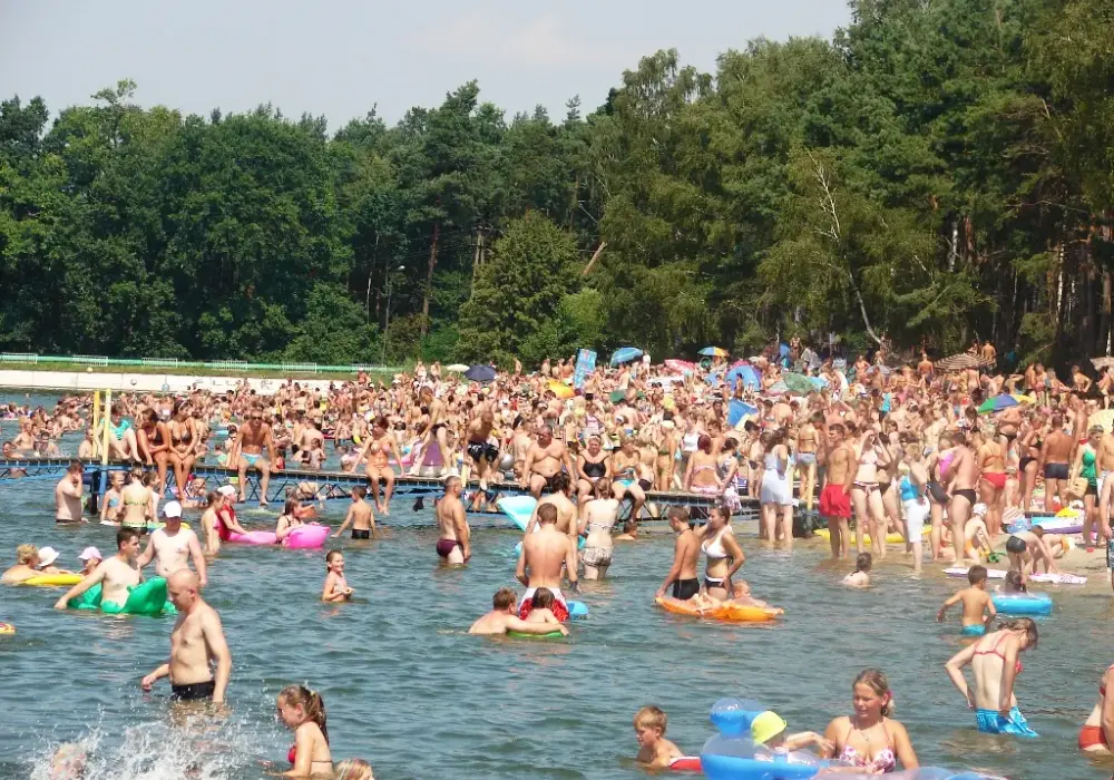 Jezioro Gołuchowskie: kompletny plan wypoczynku i najlepsze atrakcje