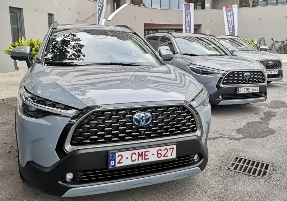 Toyota Corolla Cross - Hybryda 1.8 czy 2.0? Sprawdź, co warto wybrać