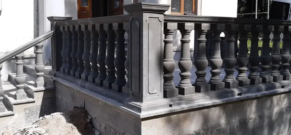 Słupki na balkon: Bezpieczeństwo i estetyka Twojej przestrzeni