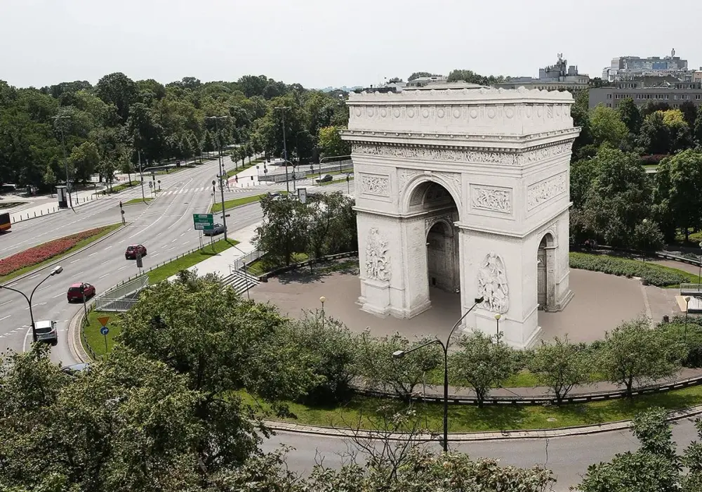 Polskie miasta na Łuku Triumfalnym: Odkryj ich historię