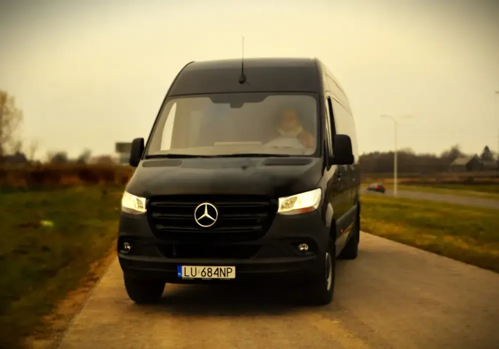 Ile jedzie bus z Krakowa do Katowic? Sprawdź czas podróży!