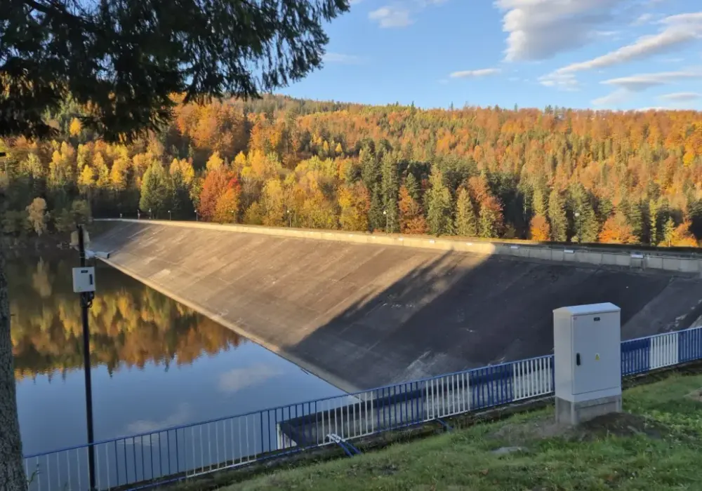 Zapora Wisła Czarne: Odkryj jej sekrety i Beskid Śląski!