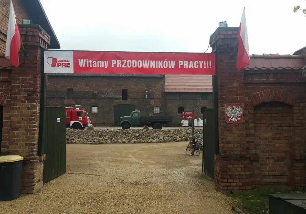 Muzeum PRL Ruda Śląska: Przewodnik po interaktywnej podróży w czas