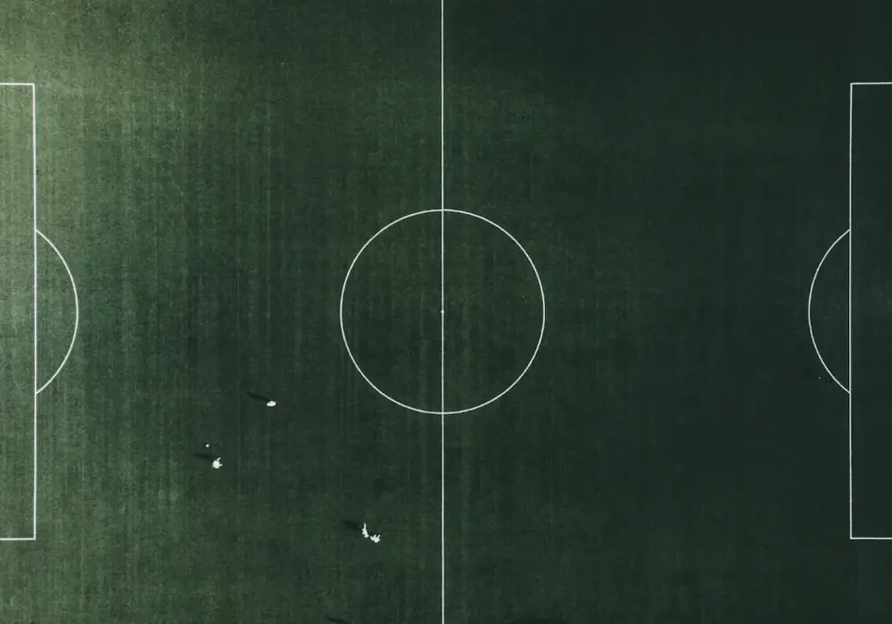 VR‑futbol na kanapie: przyszłość stadionów w goglach