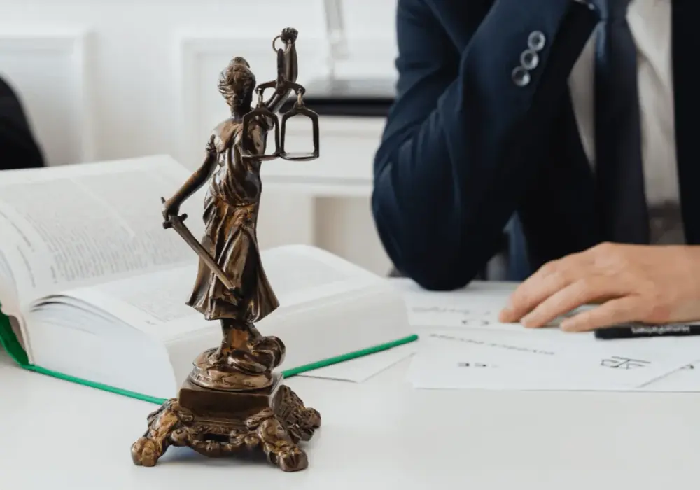 Kim jest biegły sądowy i jak jego opinia wpływa na wyrok?