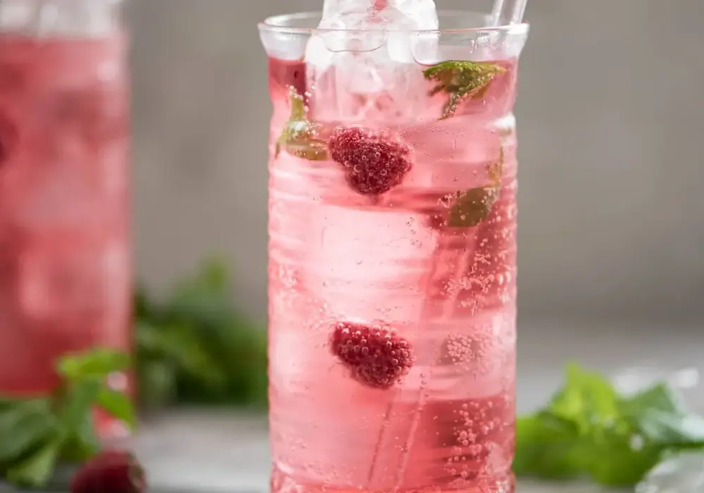 Najlepsze drinki z soplicą malinową, które zachwycą Twoich gości