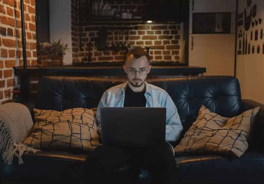 Jak zarabiać na sztucznej inteligencji: sprawdzone metody i wyzwania