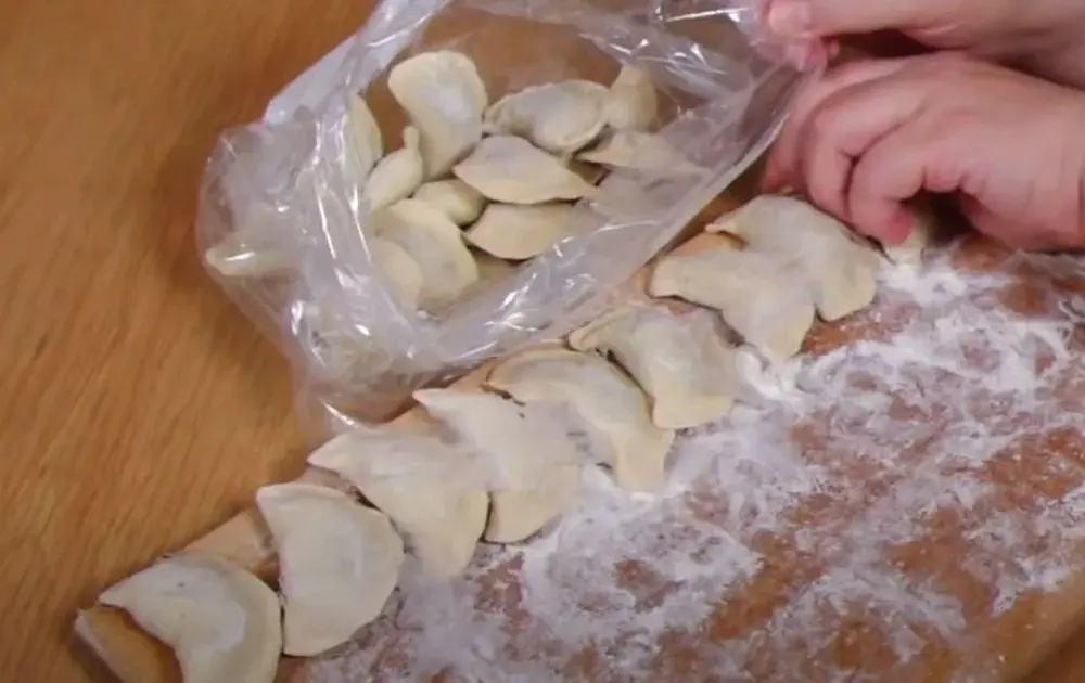 Jak mrozić pierogi żeby się nie sklejały - skuteczne metody i porady
