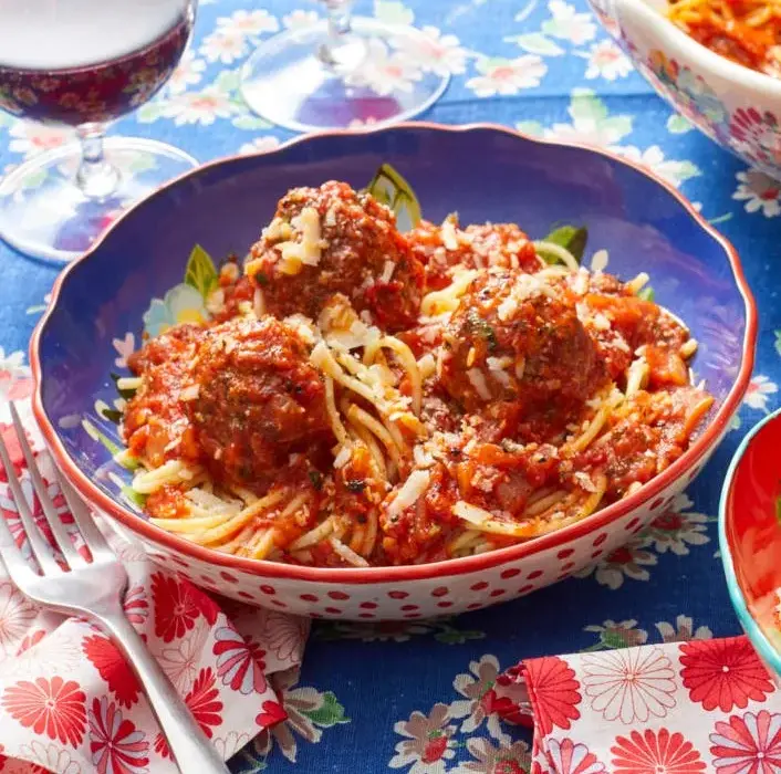 Najlepszy przepis na spaghetti i klopsiki, który zaskoczy Twoje kubki smakowe