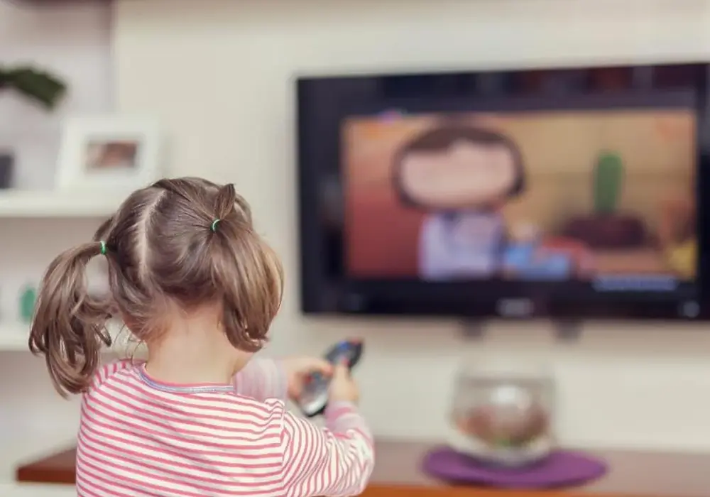 Telewizja a rozwój dziecka: Mroczne i jasne strony ekranu, które musisz znać