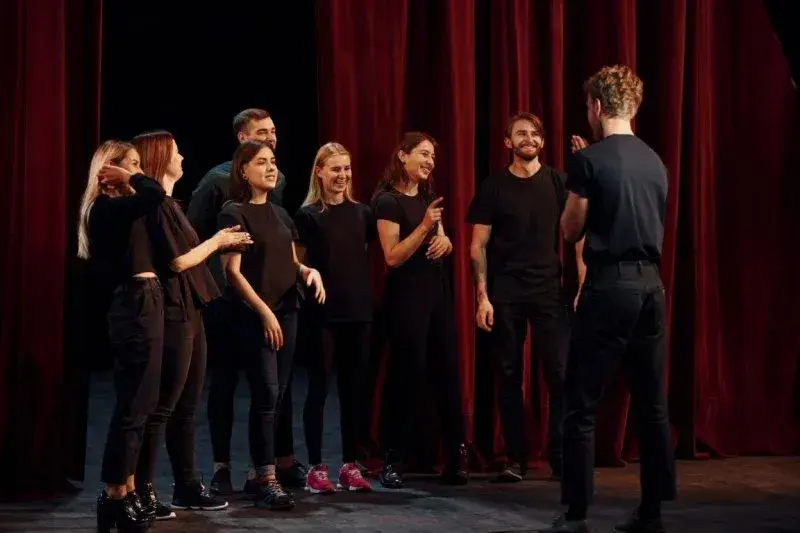Ile zarabia inspicjent w teatrze? Zaskakujące różnice w wynagrodzeniu