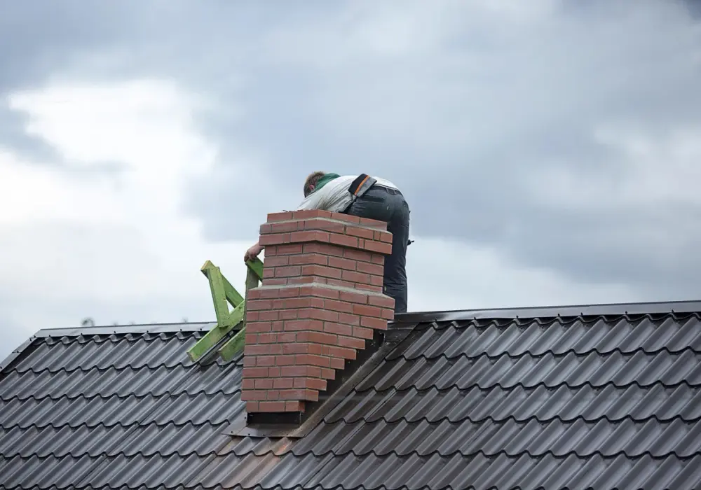 Komin systemowy: zaprawa czy klej? Kluczowe różnice i porady