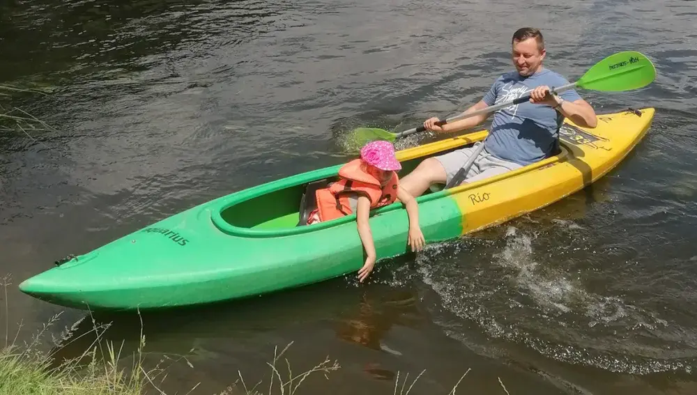 Kajaki od jakiego wieku? Bezpieczne pływanie z dziećmi w kajaku