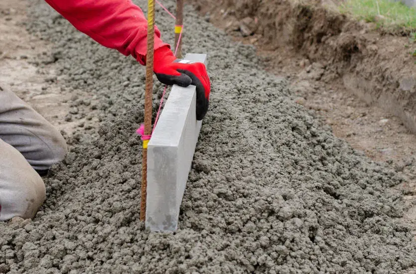 Czy półsuchy beton może leżeć za długo? Wpływ czasu na wiązanie i utwardzanie